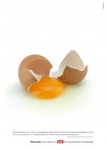 Heruntergefallenes rohes Ei